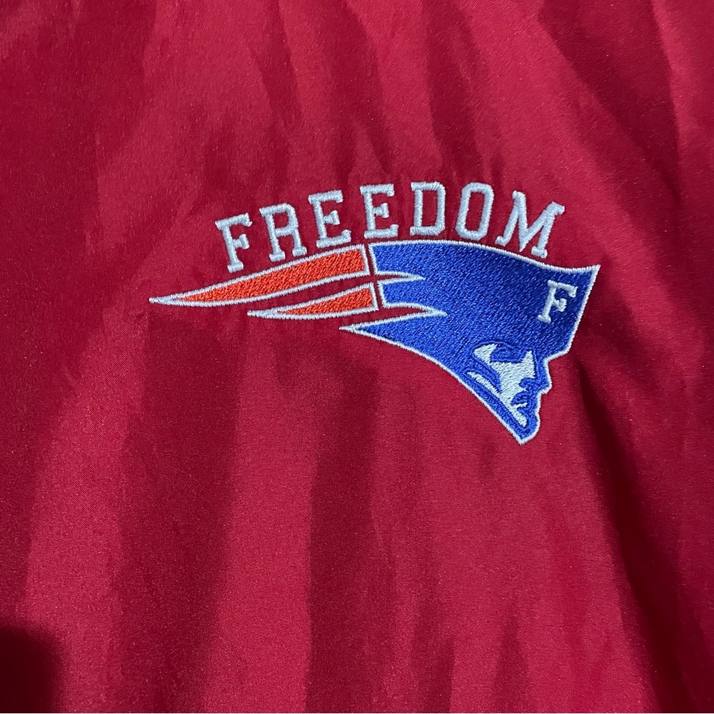 NEW ENGLAND PATRIOTS WINDBREAKER MEN’S LARGE FULL ZIP FREEDOM EMBROIDERED RED